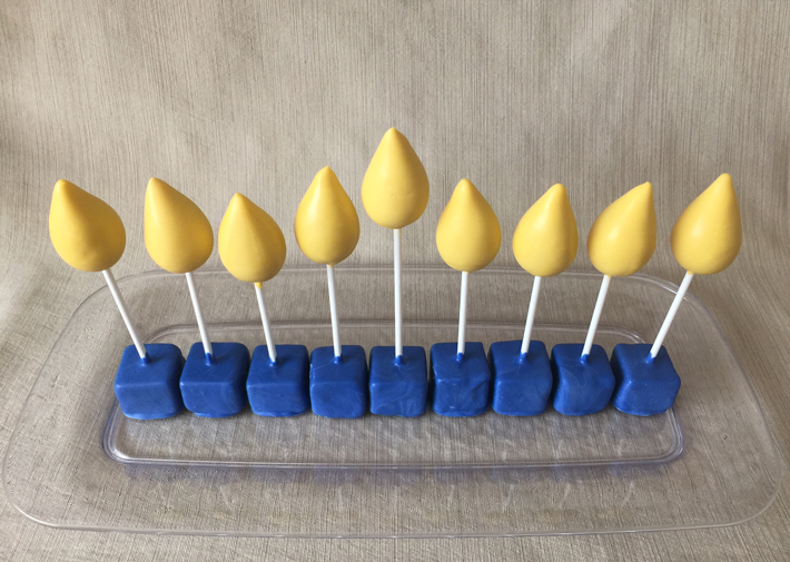 Hanukkah cake pops