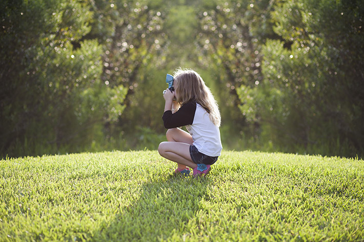 grass green child taking photos