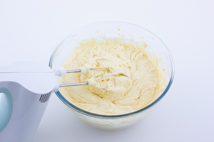 Light and fluffy cupcake batter