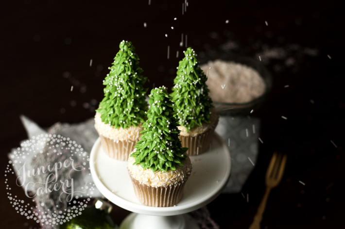 Step by step tutorial for rustic Christmas tree cupcakes