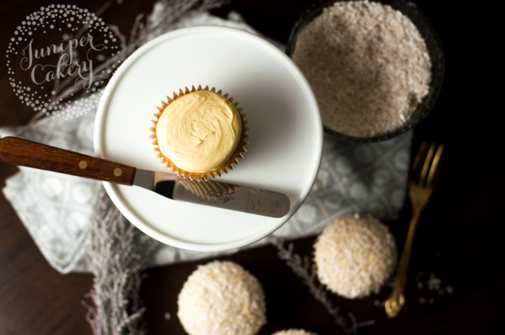 Fun and rustic Christmas cupcake tutorial