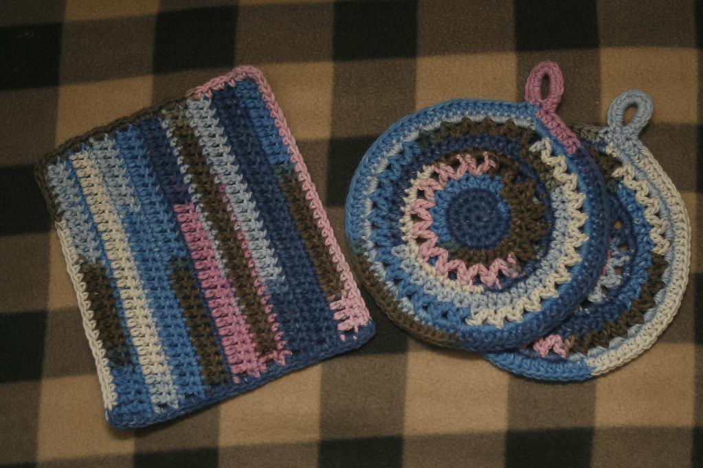 crochet potholders and kitchen cloth