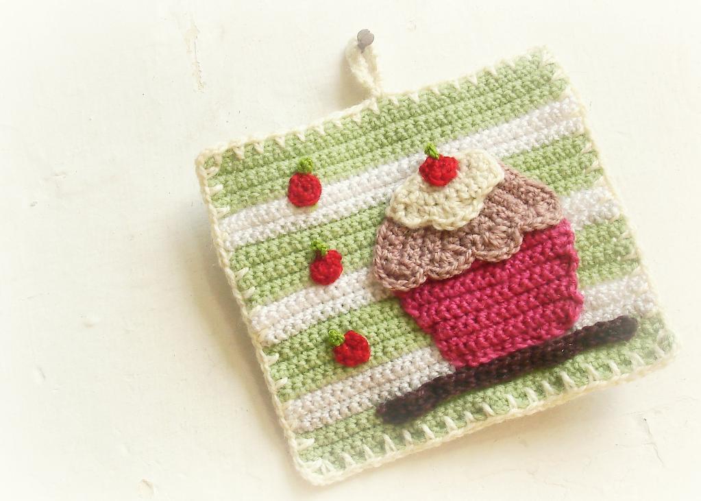 cupcake crochet potholder