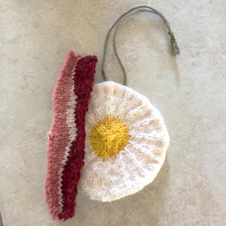 Bacon and Egg Ornament Knitting Pattern