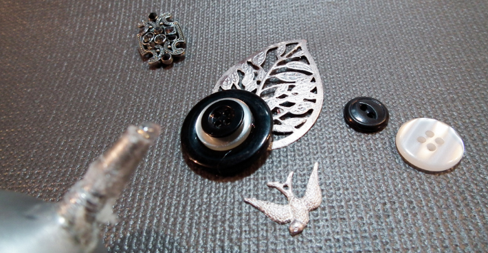 How to Make a Brooch - gluing
