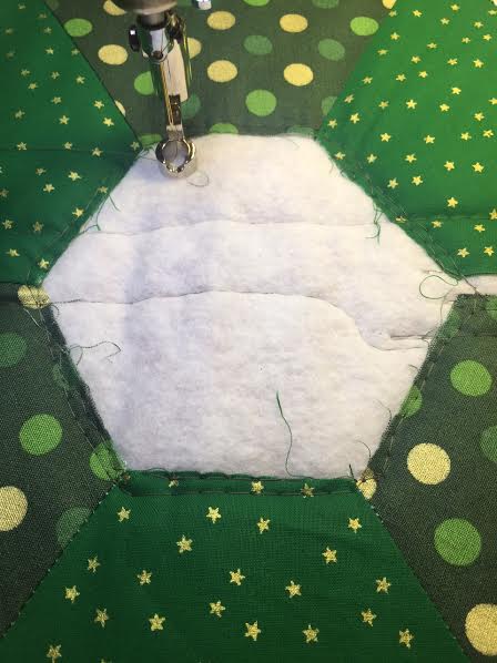 how to prepare a christmas tree skirt for longarm quilting