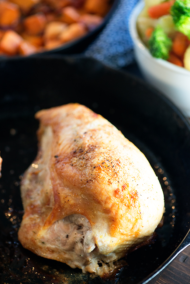 How make oven roasted chicken breasts - just 40 minutes with minimal prep and clean up! Perfect for a weeknight dinner.