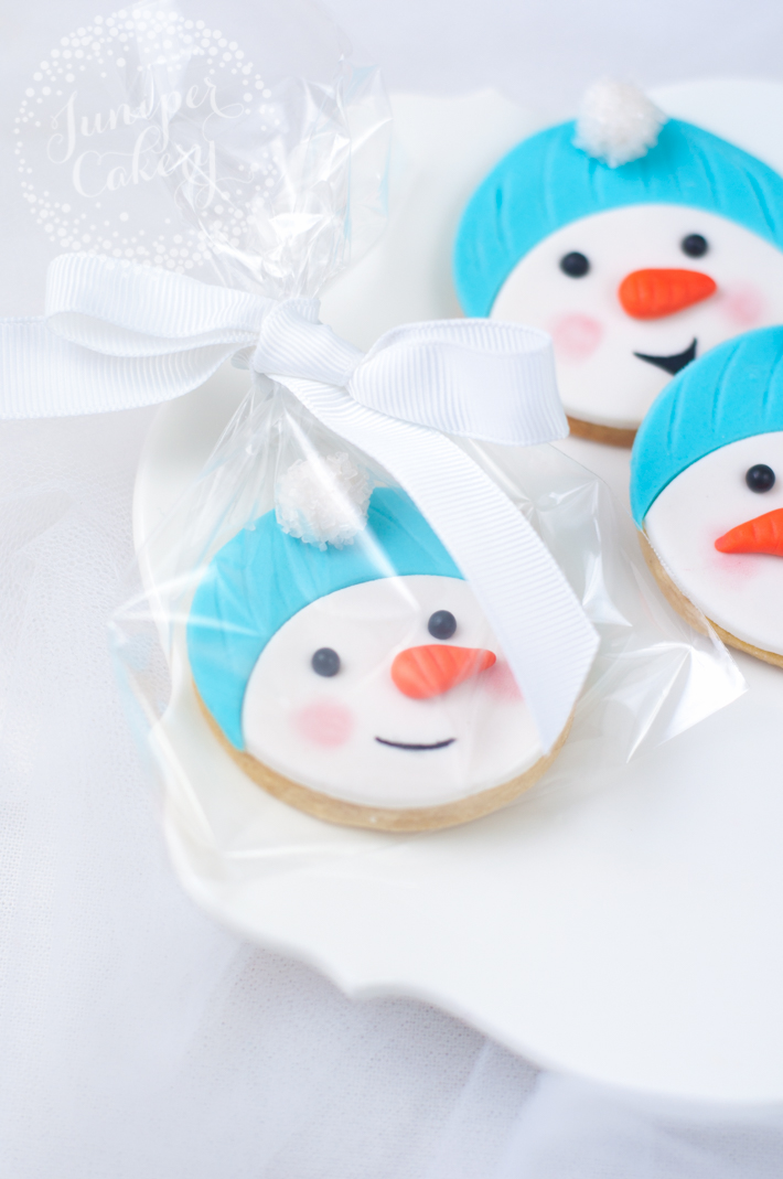Tutorial for cute snowman sugar cookies