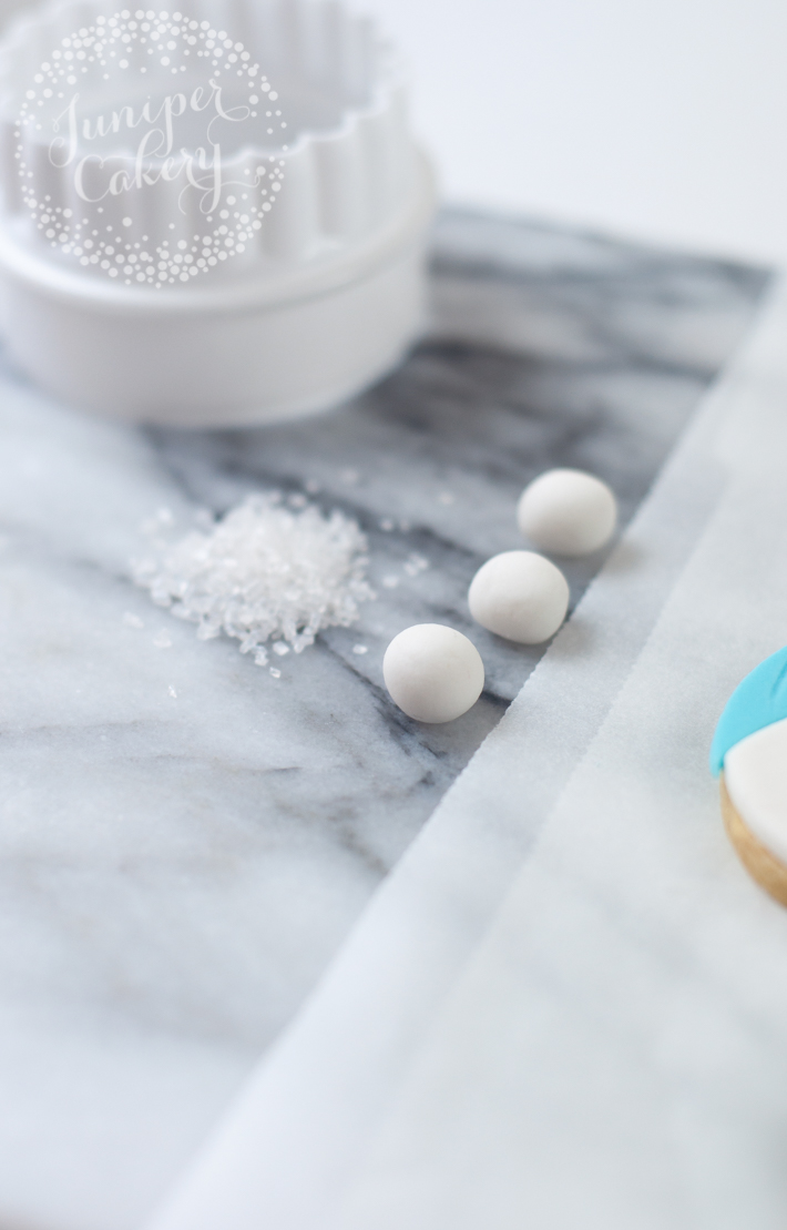 How to decorate snowman sugar cookies
