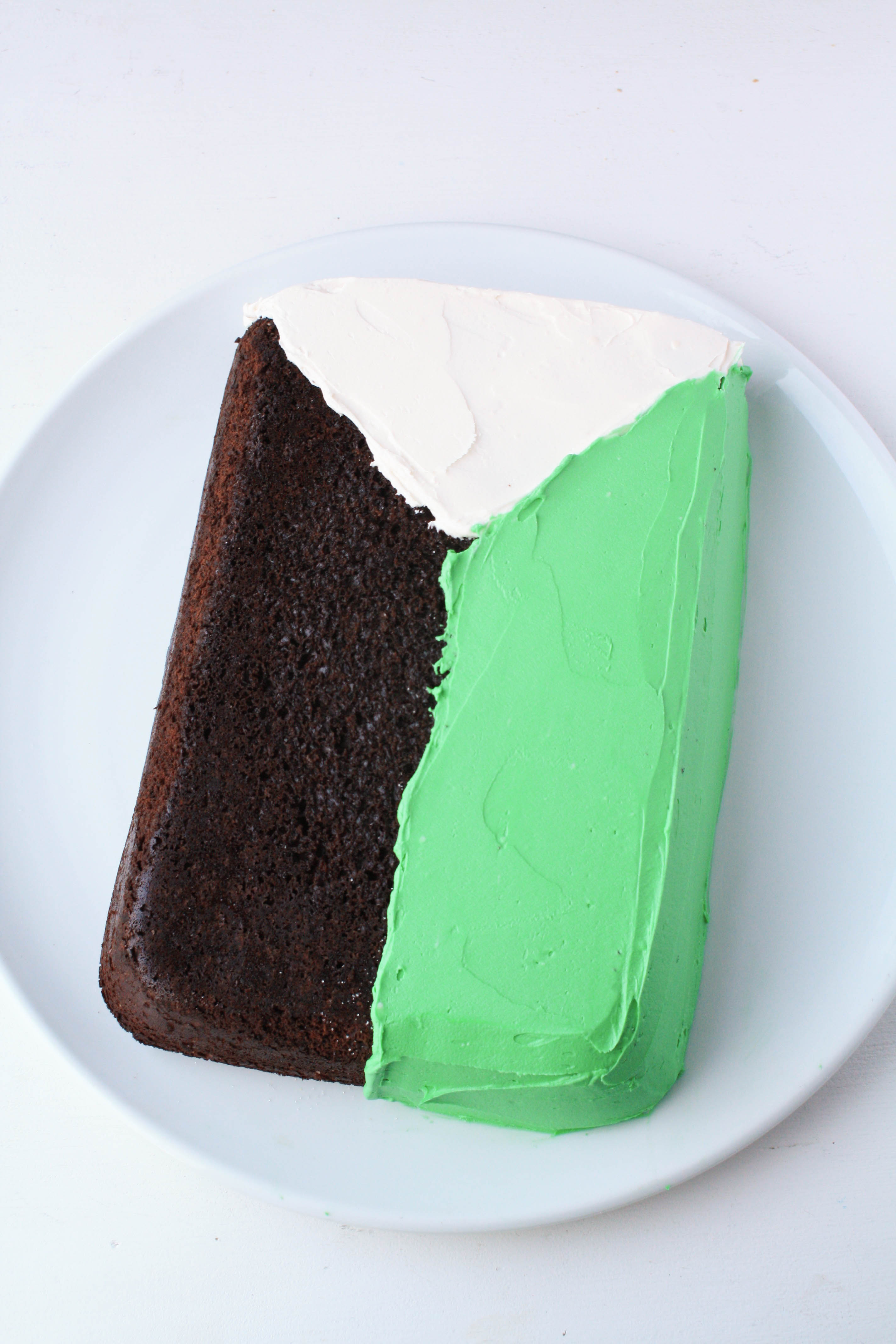 Adding the green buttercream | Erin Gardner | Bluprint