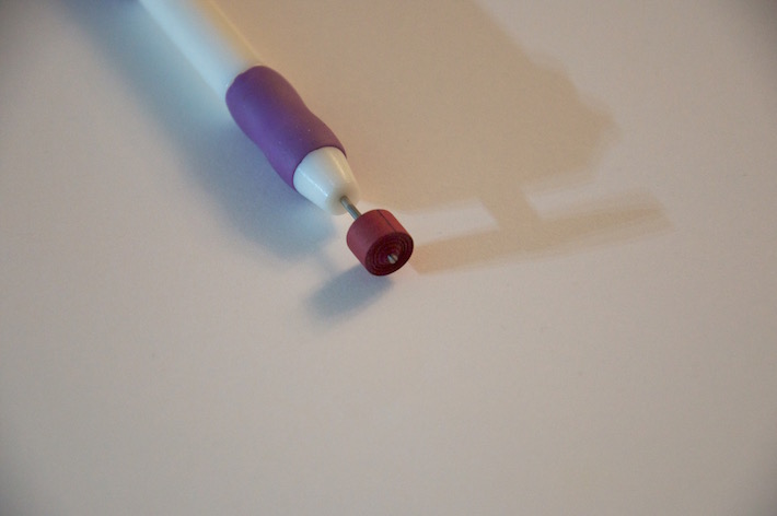 Image of closed coil on quilling tool