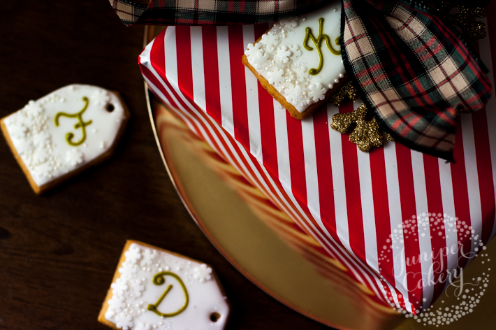 Christmas present tag cookie tutorial