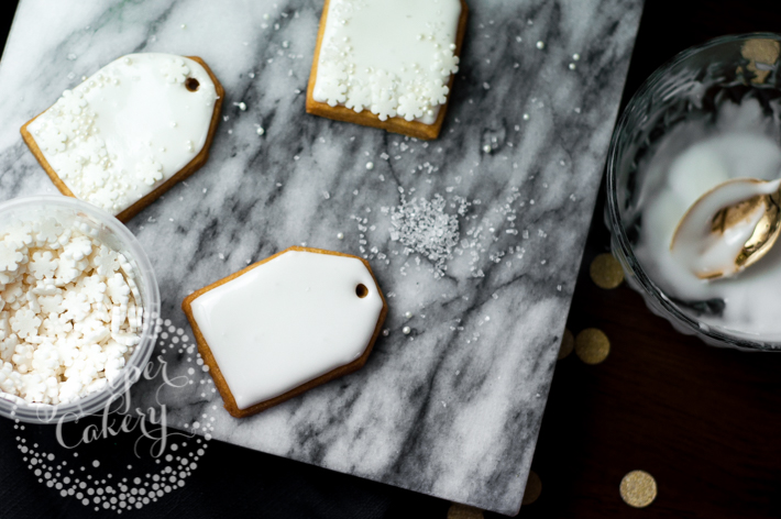 How to make festive gift tag cookies