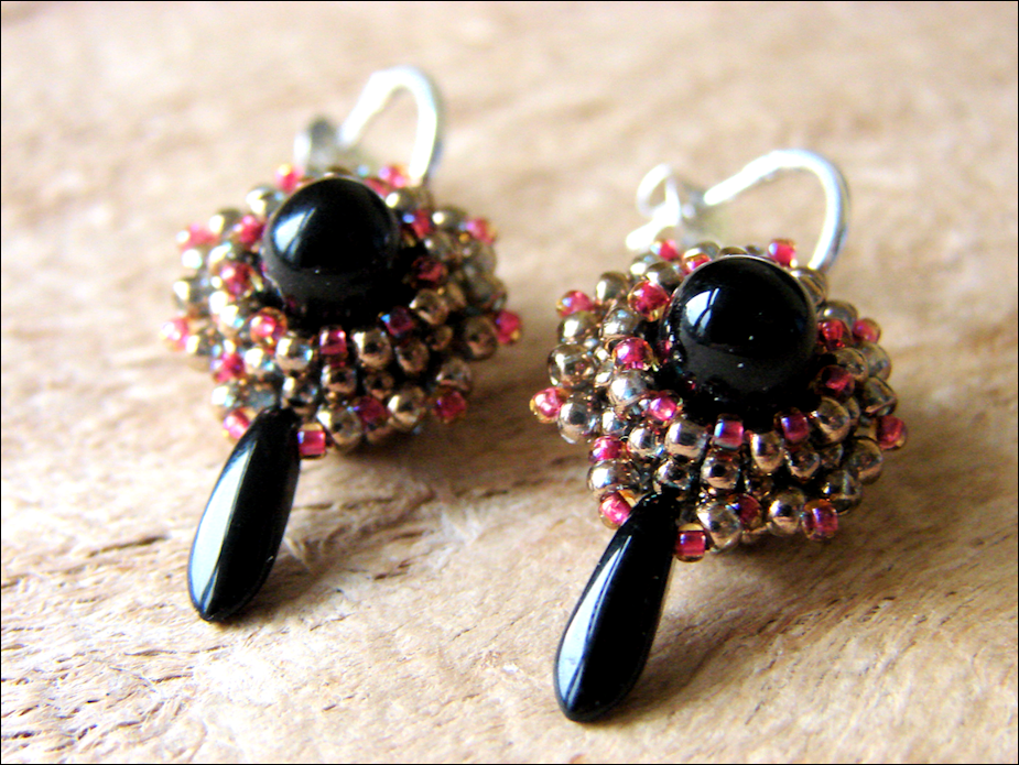 Beadweaving Pattern Cute as a Button FREE Earring Tutorial