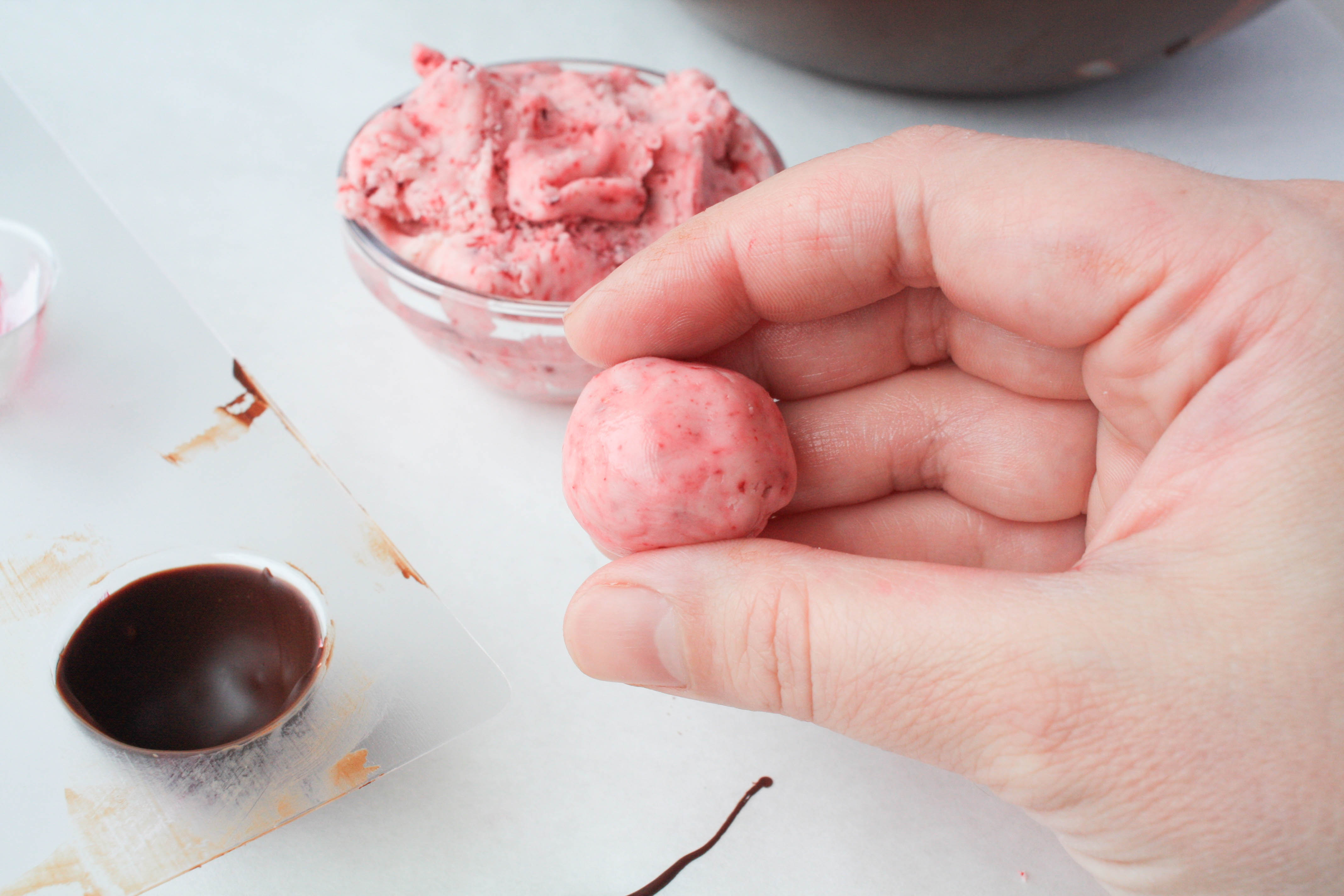 Filling the Mold With Fondant | Erin Gardner