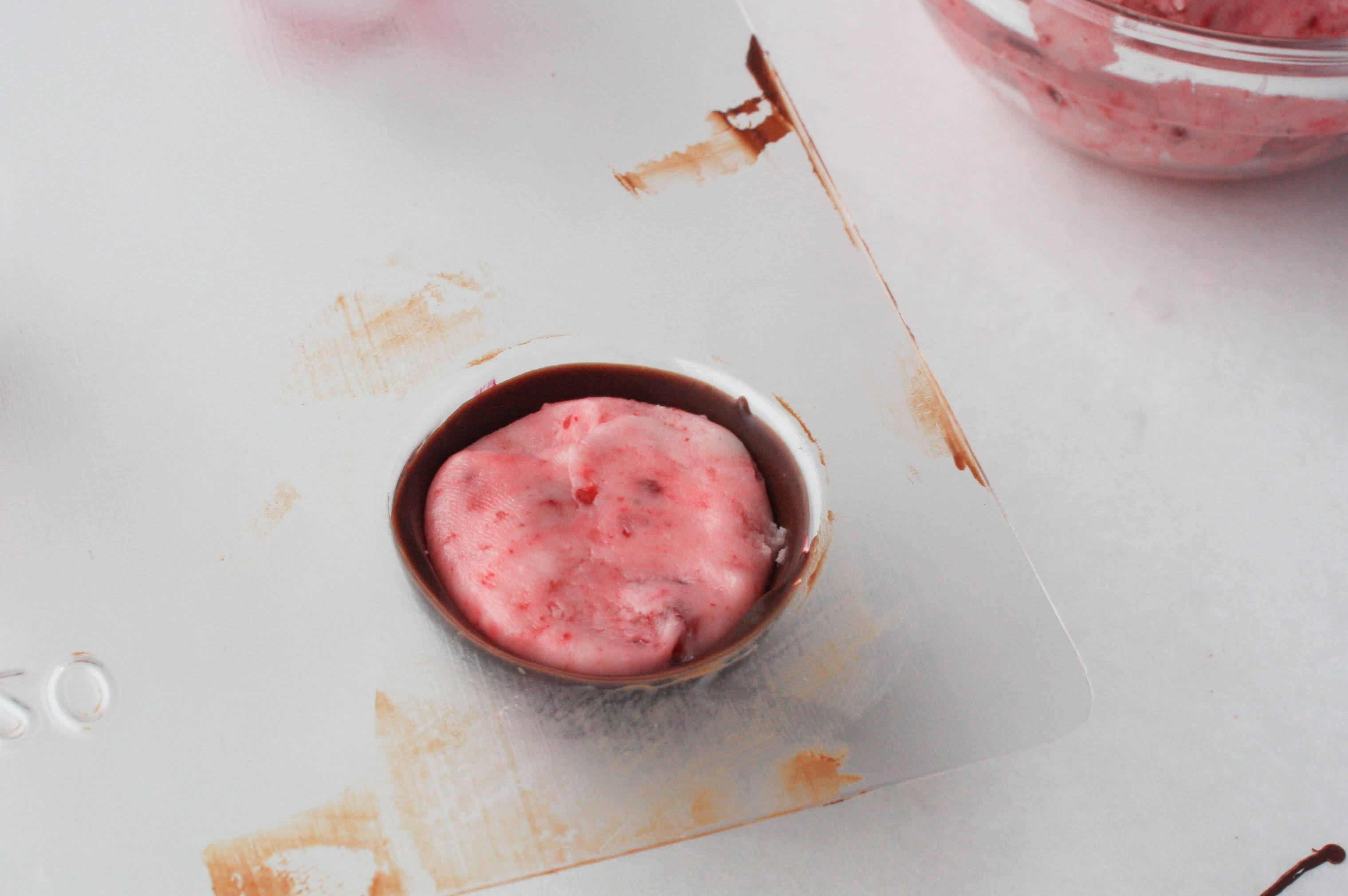Filling the Mold With Fondant | Erin Gardner