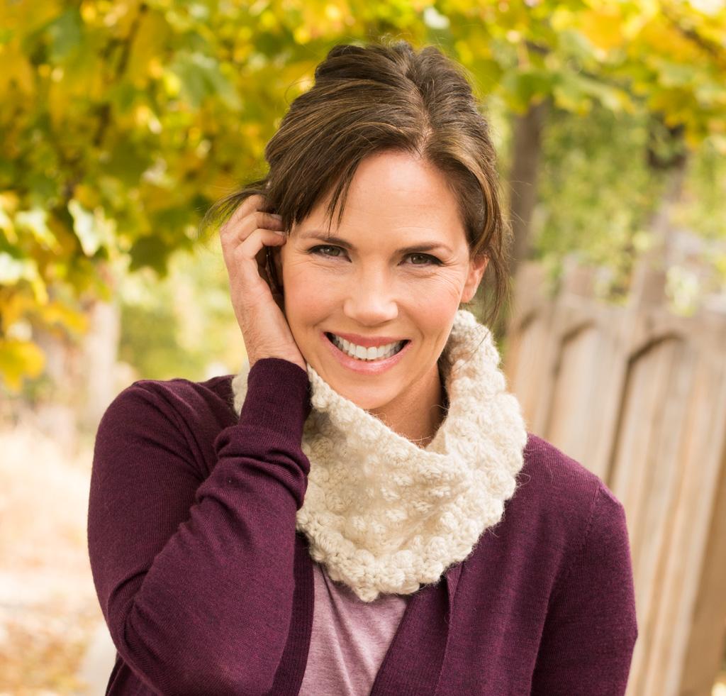 Petite Bobble Cowl Crochet Kit