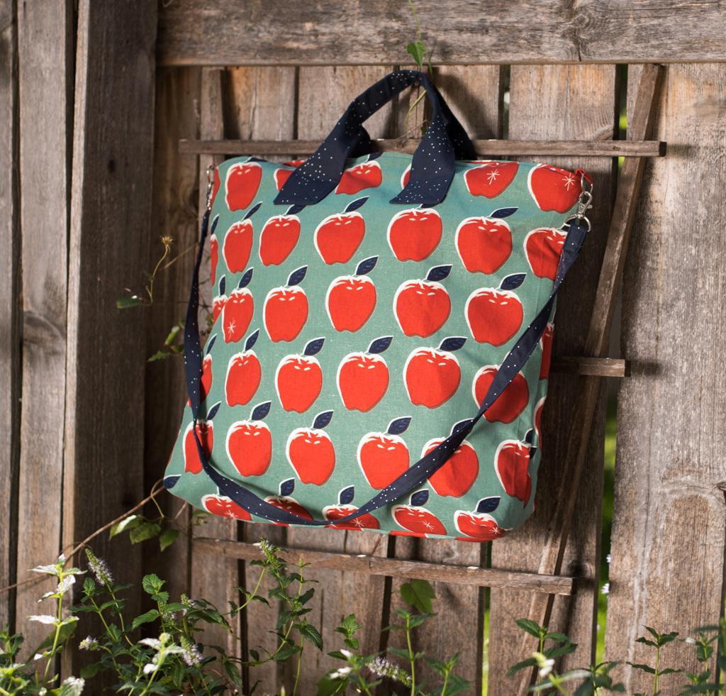 Green Bee Patterns On Holiday Tote Kit in C+S Apples fabric