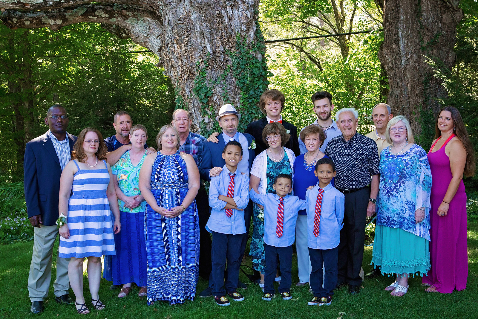 large group, family photo