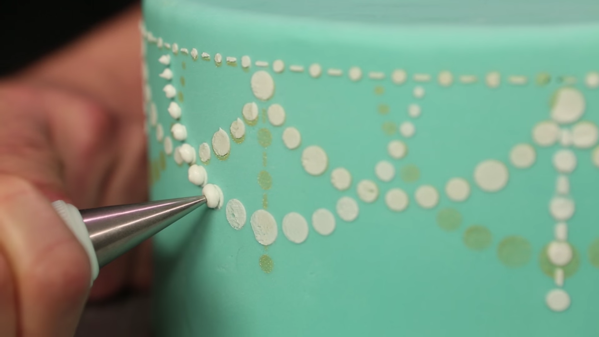 Piping over a cake stencil design