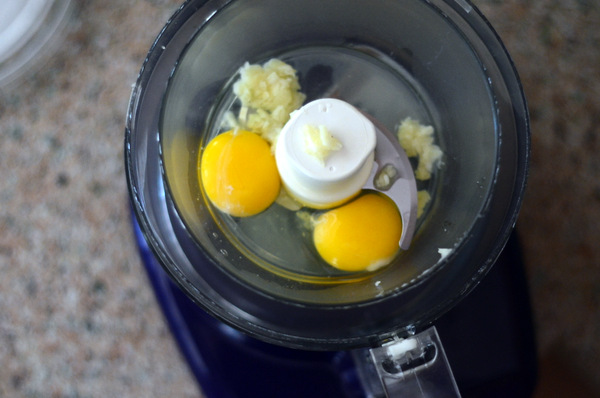 Easy Homemade Aioli with only 4 Ingredients