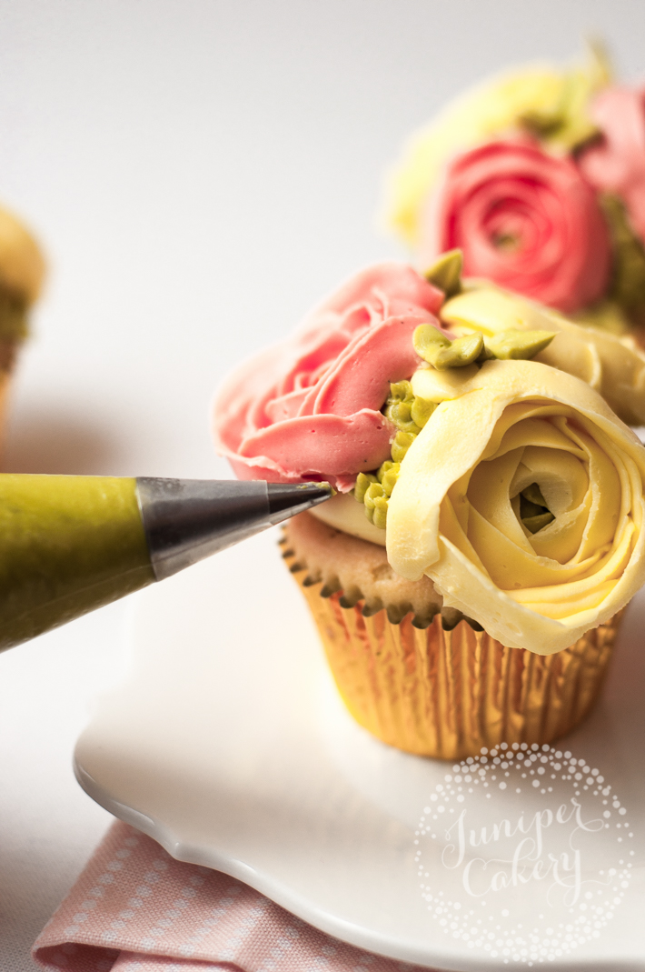 Make pretty buttercream ranunculus flower cupcakes with this sweet tutorial