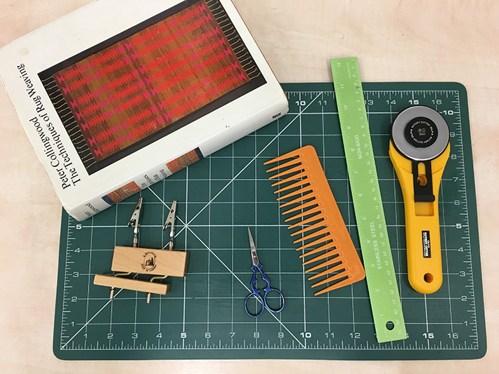 equipment for twisting fringes