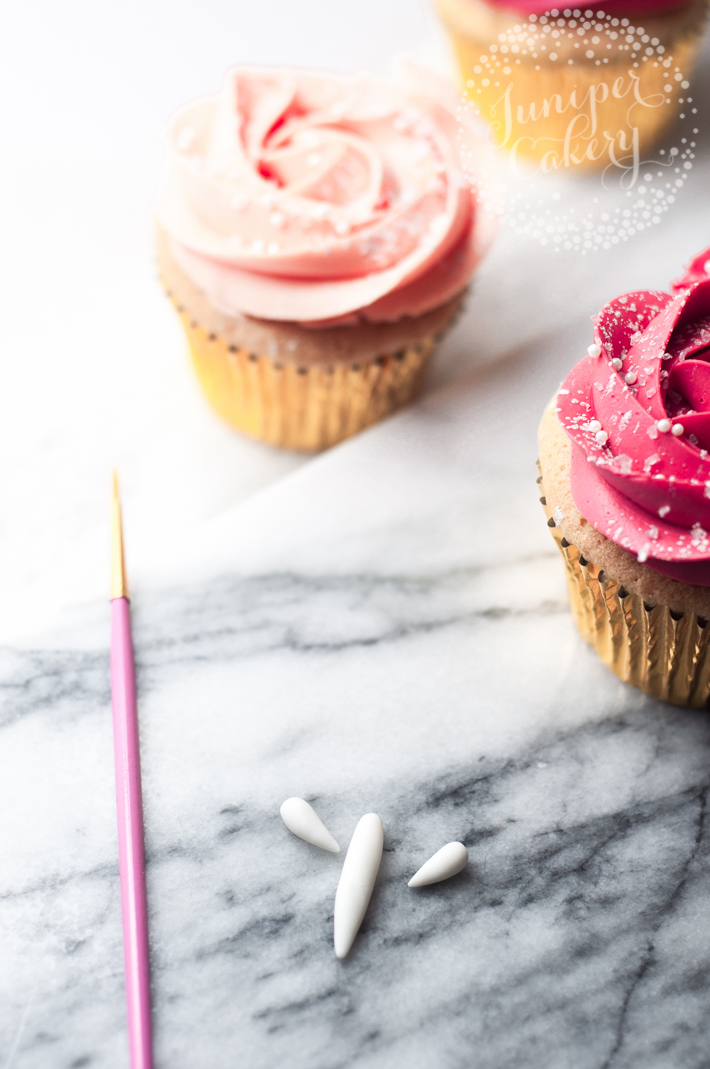 Step by step guide on how to make fondant snowflakes