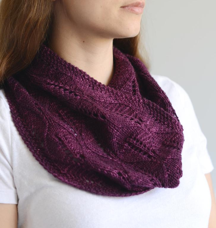 Laurel Leaf Cowl Knitting Pattern