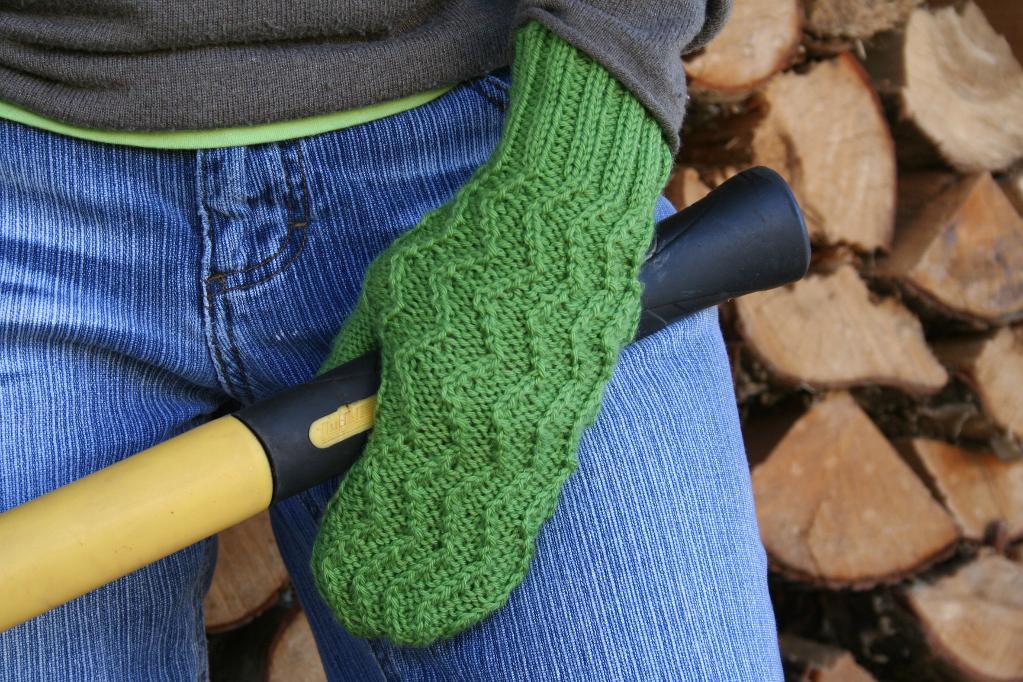 Zig Zag Mittens FREE Knitting Pattern