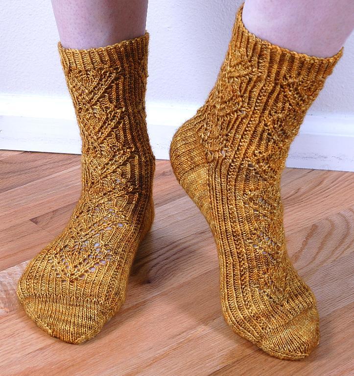 Lacy Leaf Socks Knitting Pattern