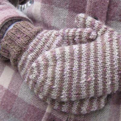 Lychee FREE Mitten Knitting Pattern
