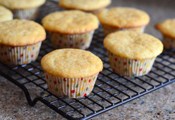 Classic Vanilla Cupcakes