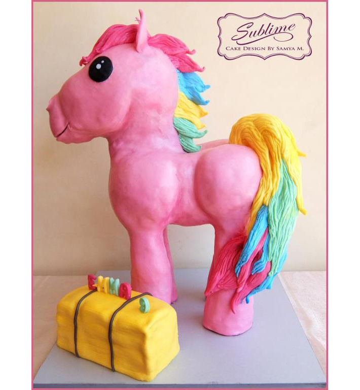 Sculpted horse cake