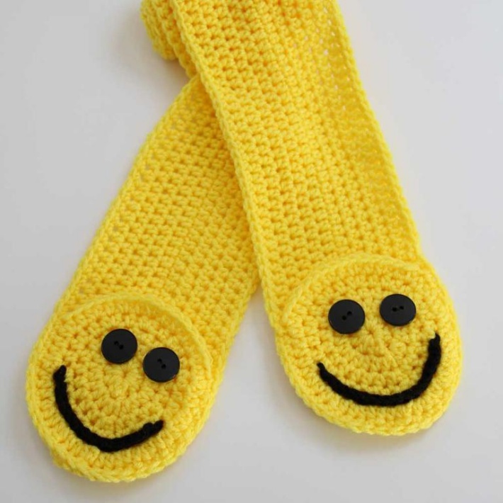 Smiley Pocket scarf