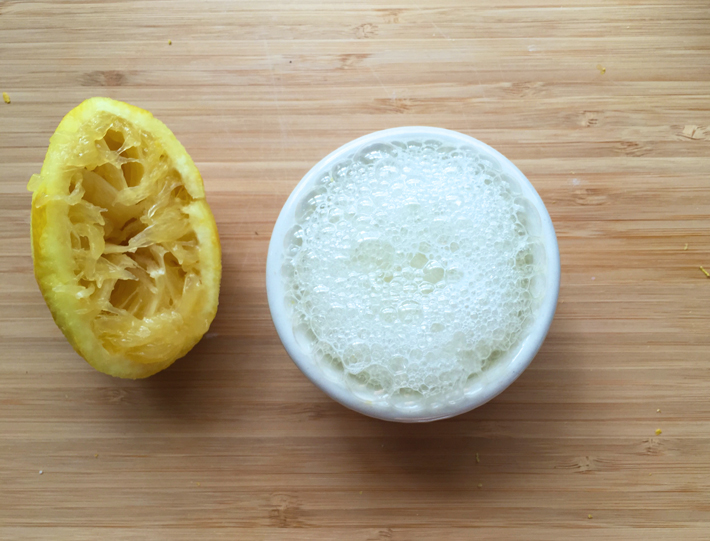 adding baking soda to lemon juice