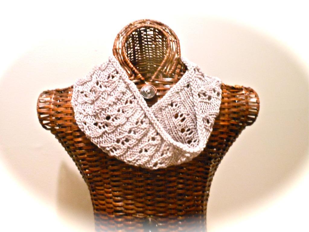 Easy Lace Cowl Knitting Pattern