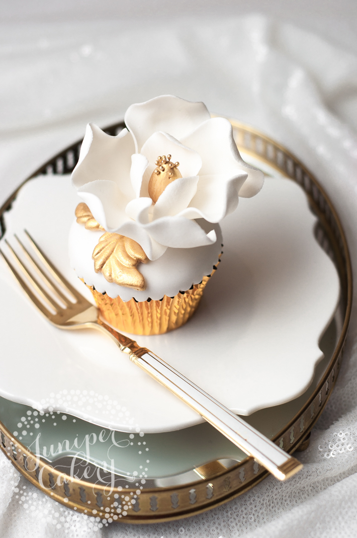 Tutorial for beautiful and fancy cupcakes with sugar flowers