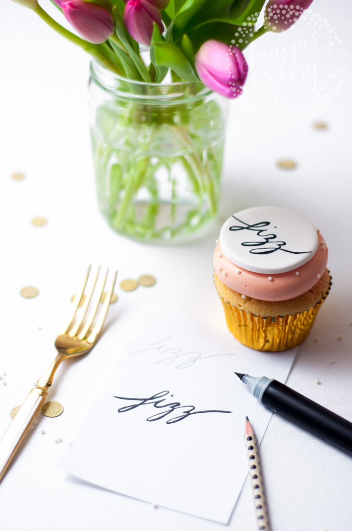 Tricks for perfect hand-painting messages onto cake
