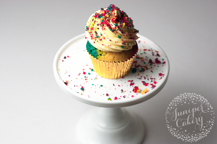 How to bake rainbow cupcakes