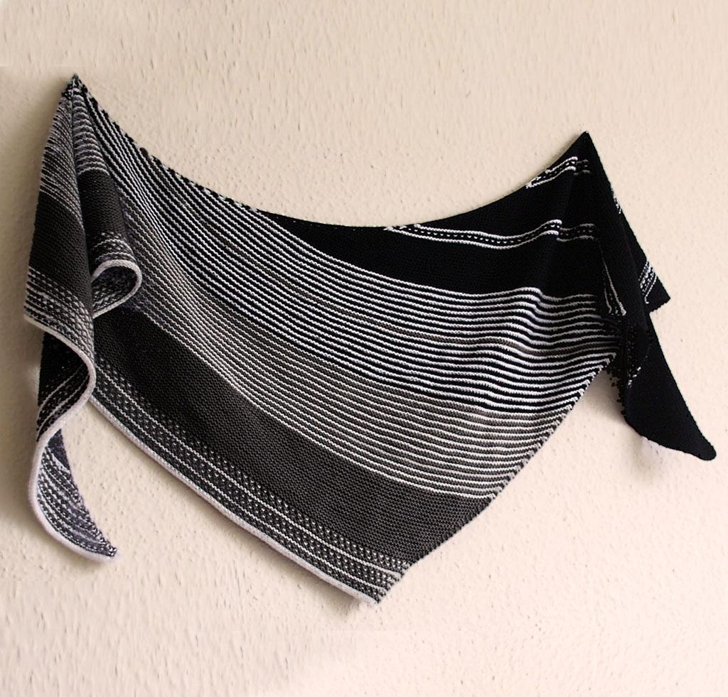 Drachenfels Shawl in Black and White