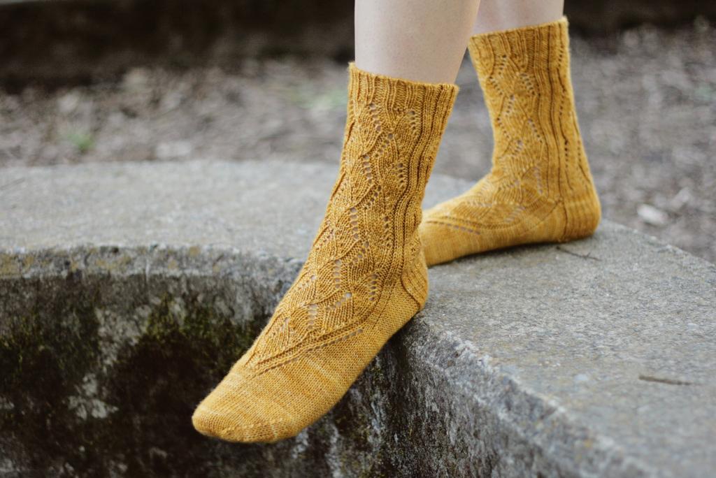 Jian Lace Knit Socks