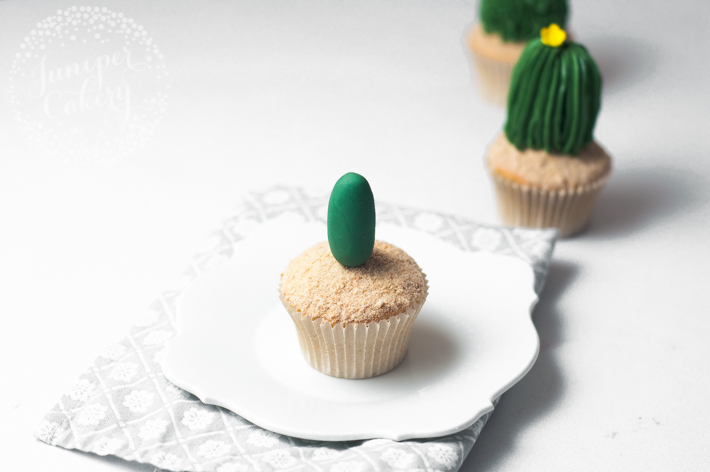 Step-by-step cactus cupcake tutorial