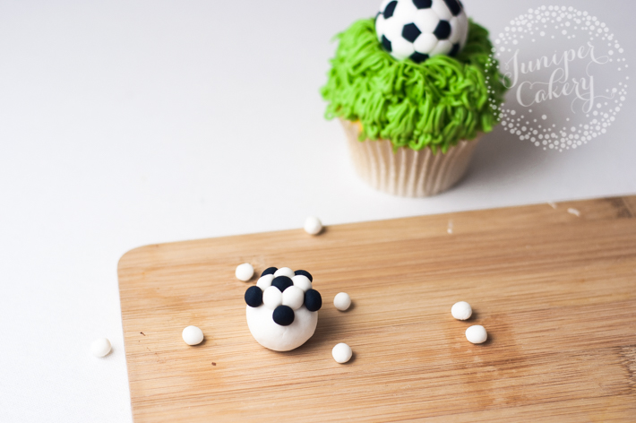 How to make an easy fondant soccer ball for cakes and cupcakes