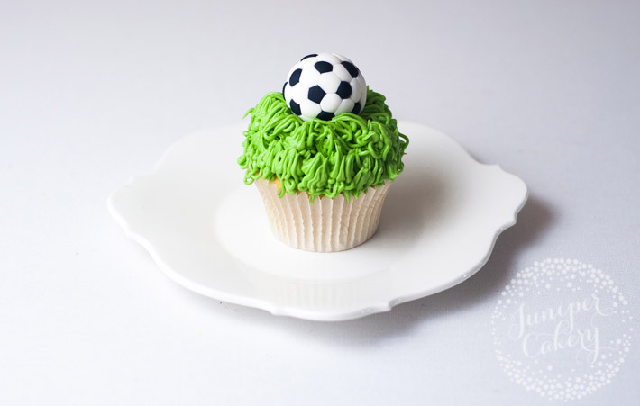 Learn how to make fondant soccer balls with this easy tutorial