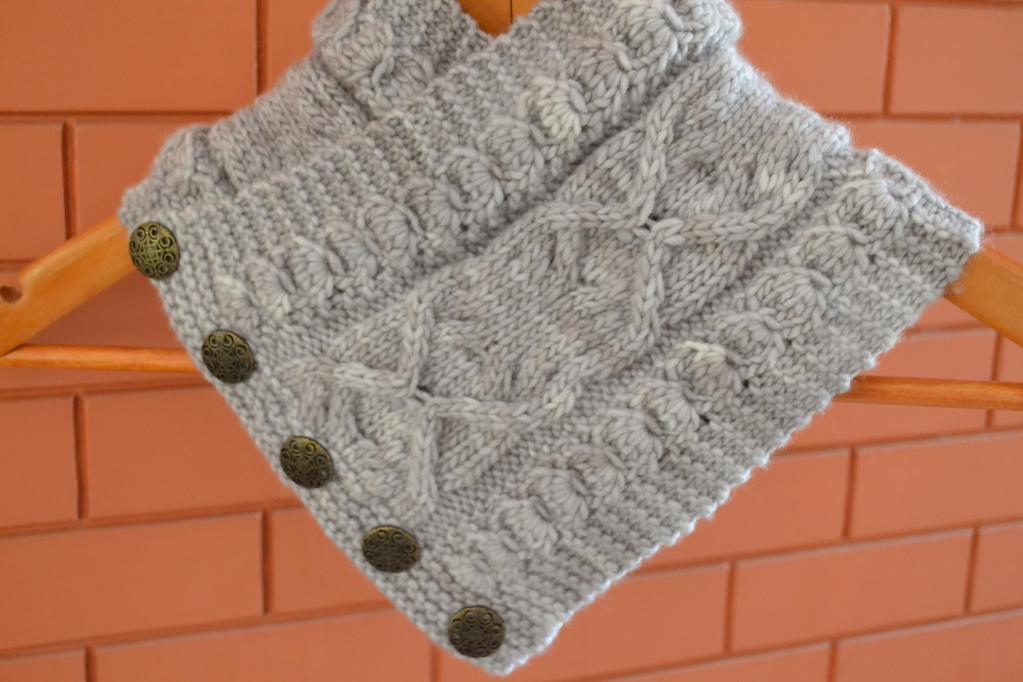 Daisies in Pearl Cowl FREE Knitting Pattern