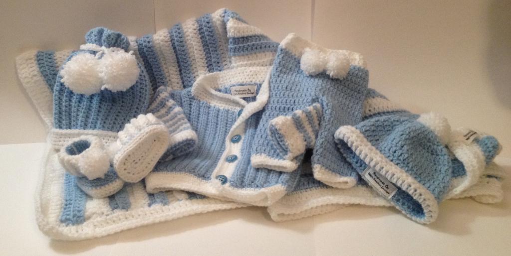 Cute Newborn Baby Outfit with Blanket FREE Crochet Pattern