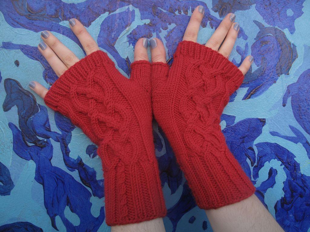  Turritopsis Nutricula Fingerless Mitts FREE Knitting Pattern