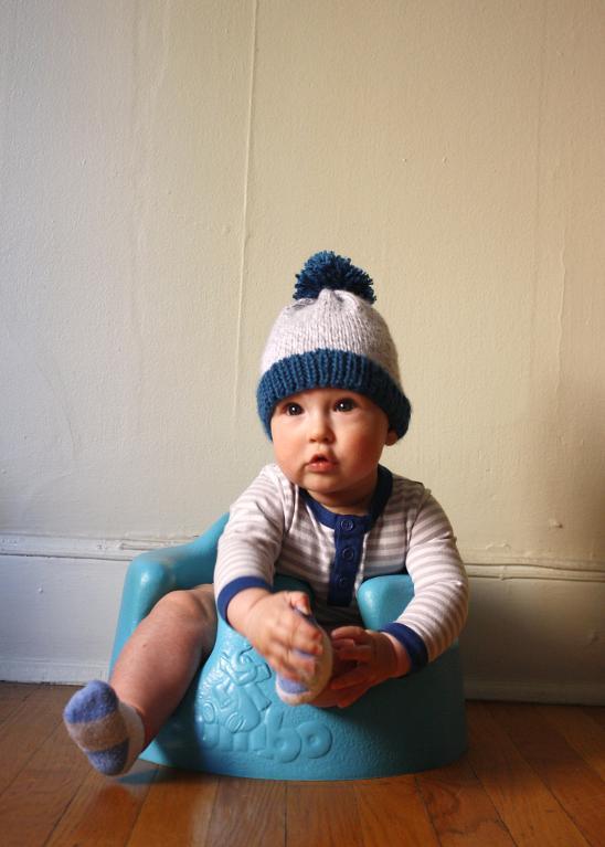 Big Pom Baby Beanie FREE Knitting Pattern