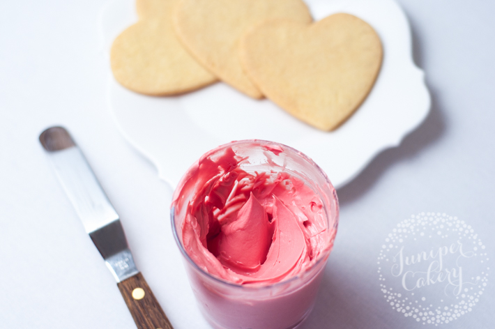 How to make meringue powder buttercream for sugar cookies